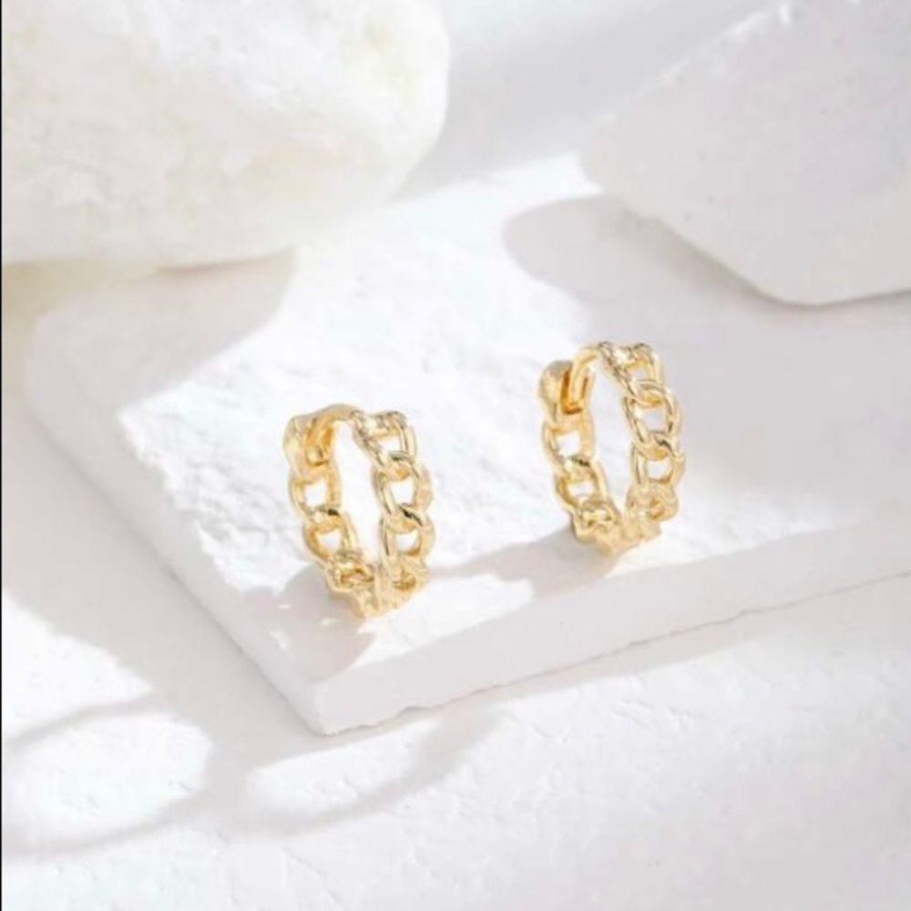 16K Gold Plated Chain Design Hoop Earrings